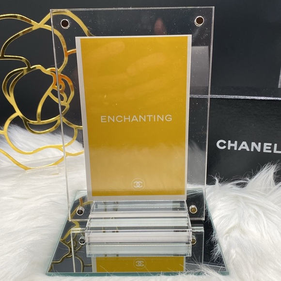 Chanel GABRIELLE ESSENCE CARD in Acrylic Frame and Stand 4” x 6” NEW! - Picture 3 of 3